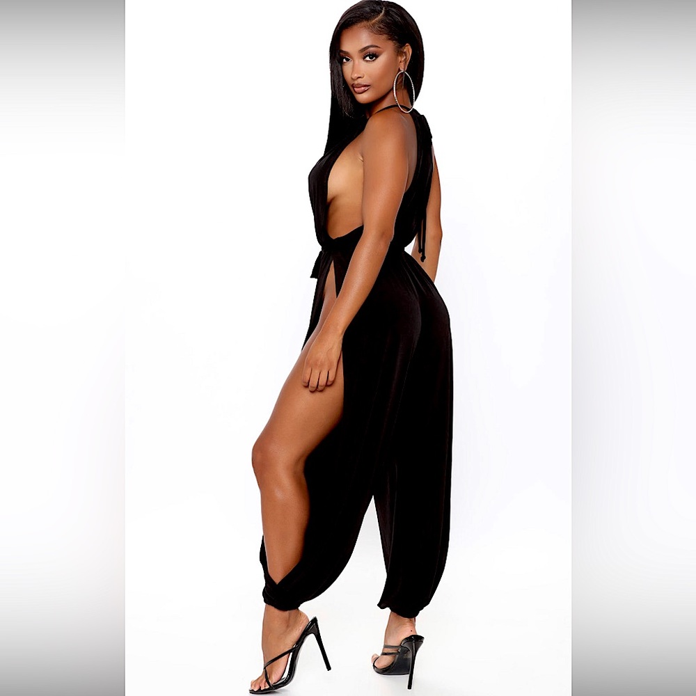NWT ‘Genie Baby Jumpsuit’ FashionNova SMALL 🖤